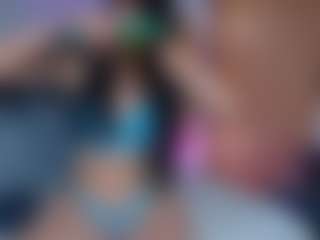 Live cam show with AllieCollins - Curvy Latina on Mixed Magazine Live | colombia