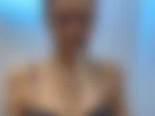 Alice MILF webcam performer live streaming