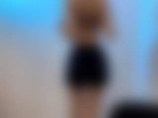 Alice MILF webcam performer live streaming