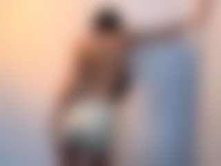 Live cam show with Alice - Striptease MILF on AdultVida.com