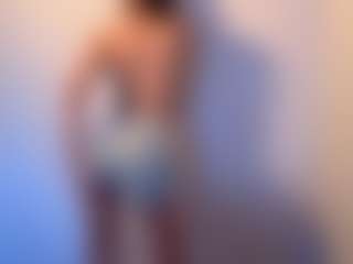 Alice MILF webcam performer live streaming