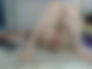 Live cam show with keysiyummy - Small Tits on AdultVida.com