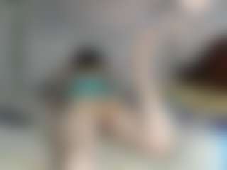 Live cam show with keysiyummy - Tease on hrnylive.com