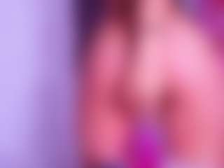 Live cam show with MiahRousse - Average on AdultVida.com