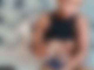 Live cam show with AshleyT2555 - New Teen (18+) on Fit Hotties