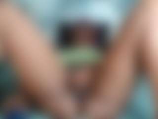 Live cam show with AshleyT2555 - Moaning on Milfs Live