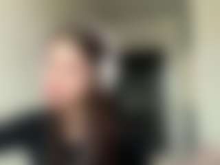 ElidaSchimke's Live Sex Cam Show