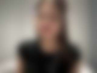 Live cam show with ElidaSchimke - Teasing on SmokeAndPoke
