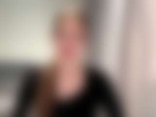 ElidaSchimke's Live Sex Cam Show