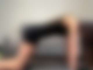 ElidaSchimke's Live Sex Cam Show