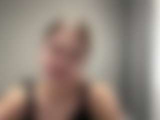 Live cam show with ElidaSchimke - Glasses on crypto-cams