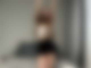 Live cam show with ElidaSchimke - Facial on Camsoda
