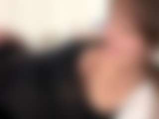 Live cam show with EloiseAhart - Flashing on AdultVida.com