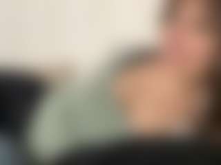 Live cam show with EloiseAhart - Thin on liverealitysex.com