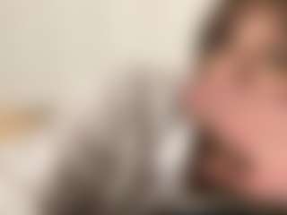 Live cam show with EloiseAhart - Green Eyes on Mixed Magazine Live