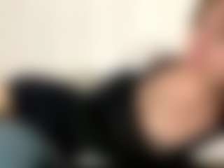 Live cam show with EloiseAhart - Green Eyes on madthumbs