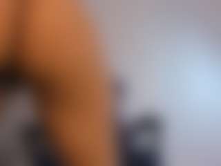 Live cam show with gigii79 - Average on StripNow