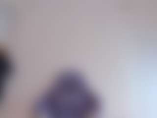 Live cam show with gigii79 - New Spank on AdultVida.com