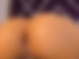 Live cam show with gigii79 - Spank on fapnchat