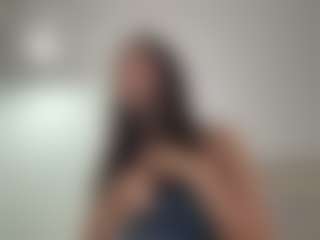 Live cam show with Alma - Public on CamwithHer