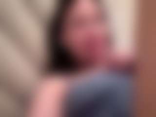 Live cam show with Alma - Average on Camsoda