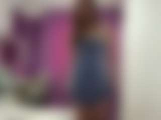 Live cam show with Alma - Gagging on sexylive.show