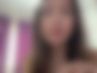 Live cam show with Alma - Gagging on Camsoda