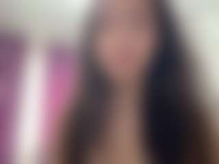 Live cam show with Alma - Gagging on Camsoda