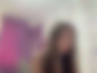 Live cam show with Alma - Skinny on CamSodaAdn