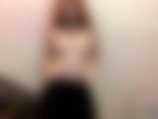 Live cam show with Aneka - Skinny Teen (18+) on LiveSexCams6