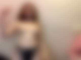 Live cam show with Aneka - Average on Soda Cam