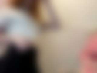Live cam show with Aneka - Smoking on Hubzter Live