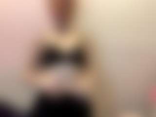 Live cam show with Aneka - Smoking on Camsoda