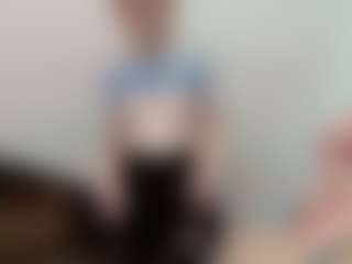 Live cam show with Aneka - Red Hair Young Adult on Hubzter Live