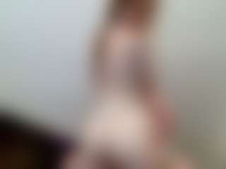 Live cam show with Aneka - Facial Piercings on Milfs Live