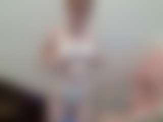 Live cam show with Aneka - Handjob on Camsoda
