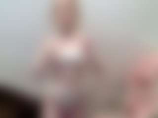 Live cam show with Aneka - Skinny on StripNow