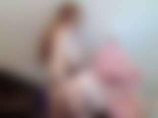 Live cam show with Aneka - Tease on milfzrlive.com