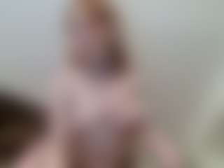 Live cam show with Aneka - Public Red Hair on friskycurves.com