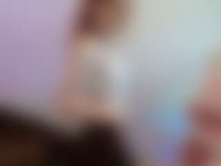 Live cam show with Aneka - Flashing on madthumbs