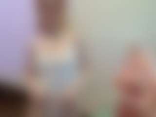 Live cam show with Aneka - Flashing on madthumbs
