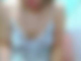 Liarouse04's Live Sex Cam Show