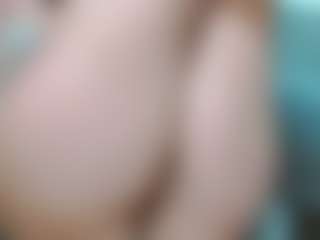 Liarouse04's Live Sex Cam Show