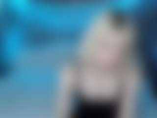 Live cam show with lil_lolly67 - Bedroom on AdultVida.com