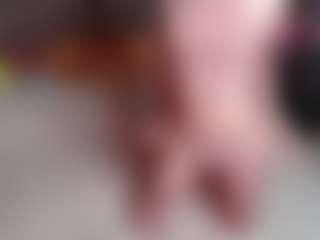 Live cam show with lil_lolly67 - Blue Eyes on AdultVida.com