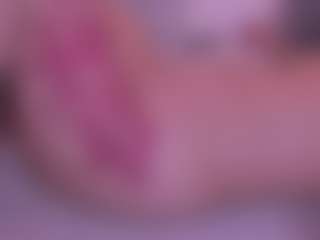 Live cam show with mariasweetdark - Striptease on TeamSkeetLive