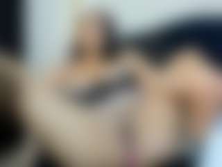 Live cam show with MelaniVega - Striptease on Camsoda