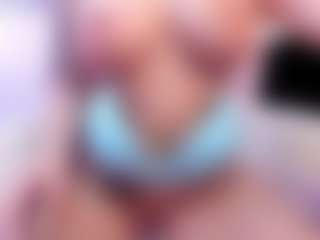 Live cam show with Ahleyrosee - Squirt Curvy on StripNow