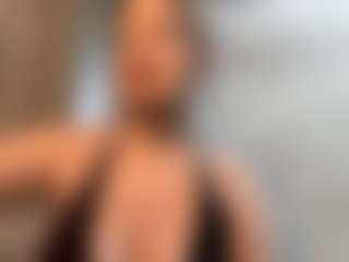 Live cam show with AlejandraKiefer - Bikini on LiveSexCams6
