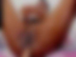 Live cam show with CelesteMilder - Black MILF on 1on1-livenow
